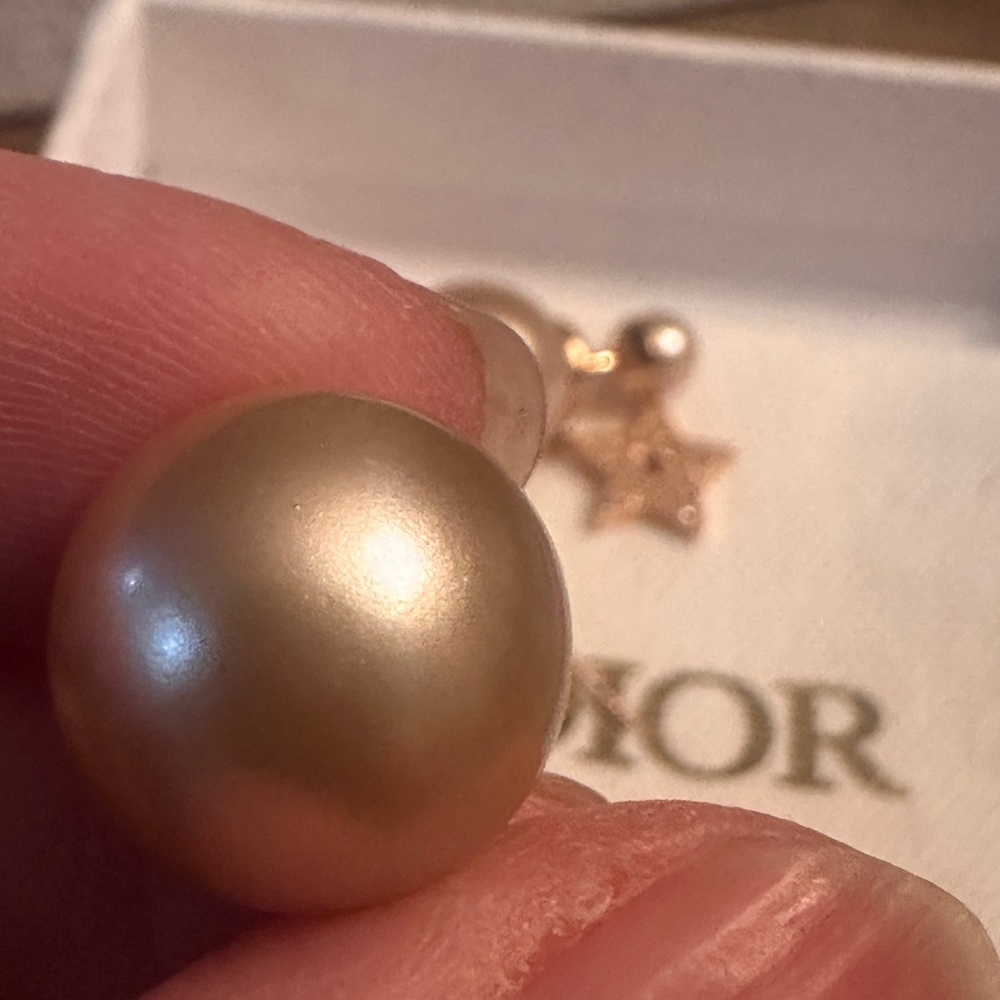 ❌SOLD❌Dior Tribales Earrings
Pink-Finish Metal with Pink Resin Pearl and - Picture 10 of 16